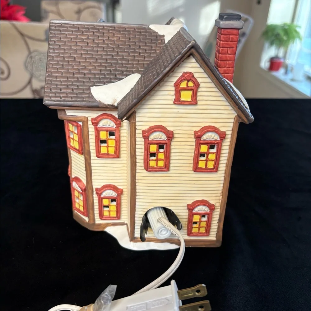1996 Dickens collectible Victorian series porcelain lighted  house - Picture 5 of 10